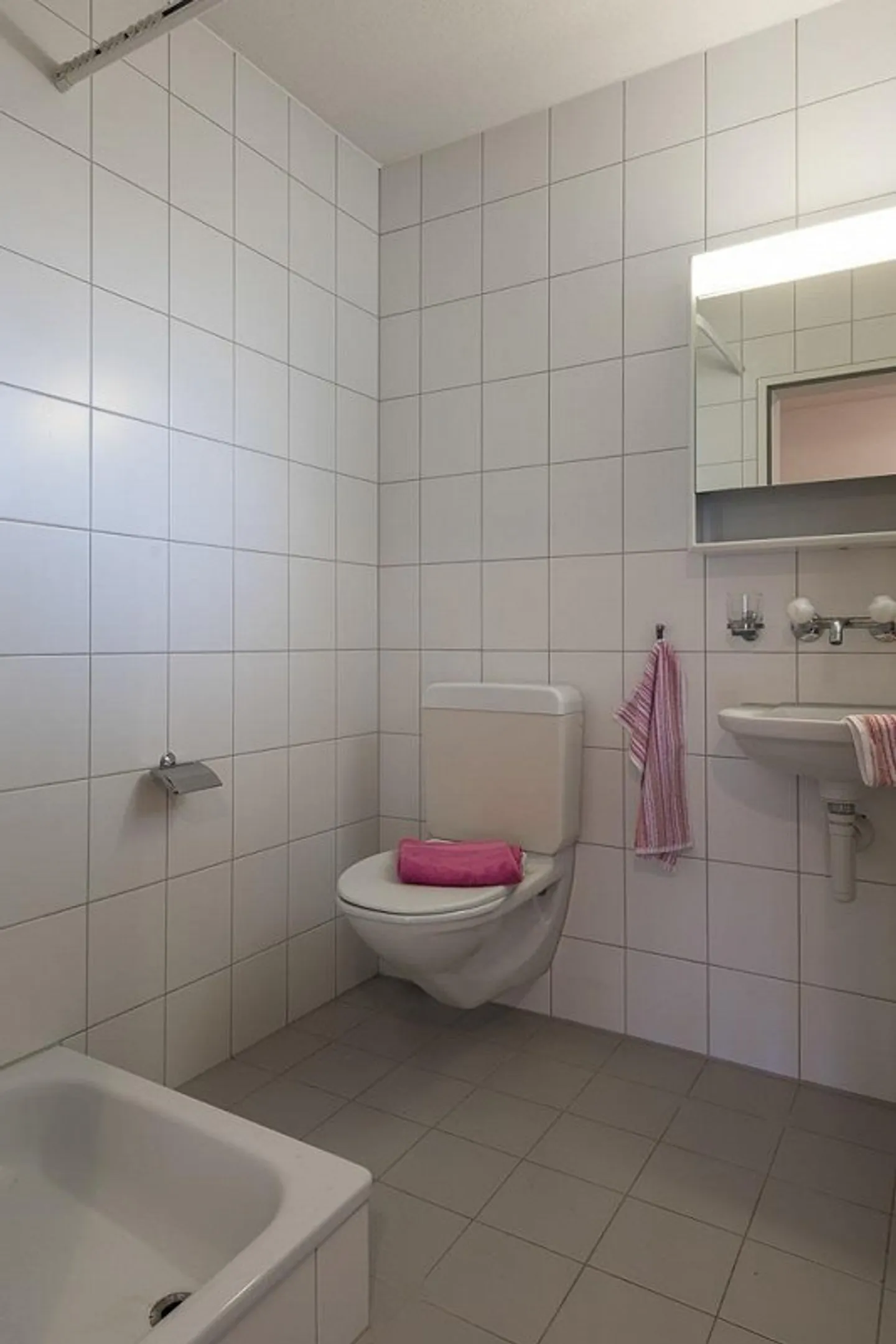 Modern Living Oasis for Rent in Quiet Neighborhood - Photo 8 of 8