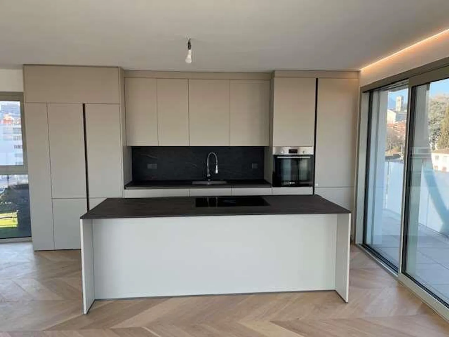 Massagno: Penthouse with Roof Terrace and Free View - Photo 3 of 7