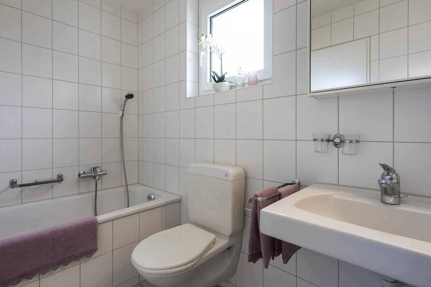 Modern Living Oasis for Rent in Quiet Neighborhood - Photo 7 of 8