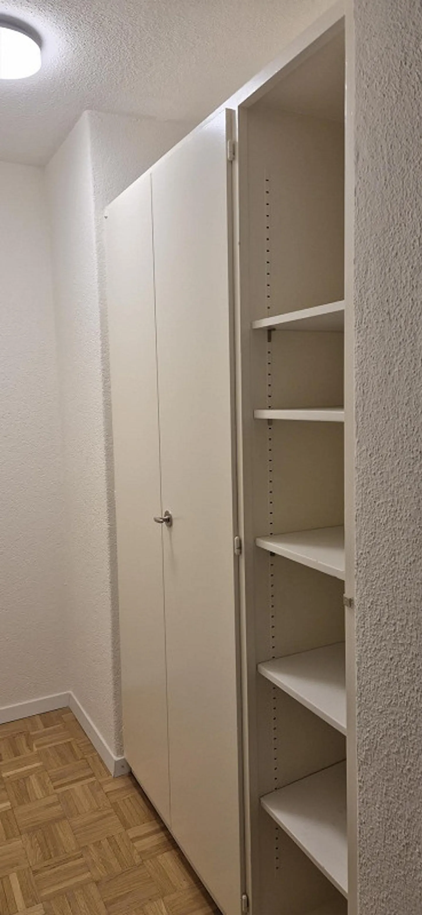 Appartamento recentemente ristrutturato con grande balcone in un quartiere tranquillo - Foto 8 di 9