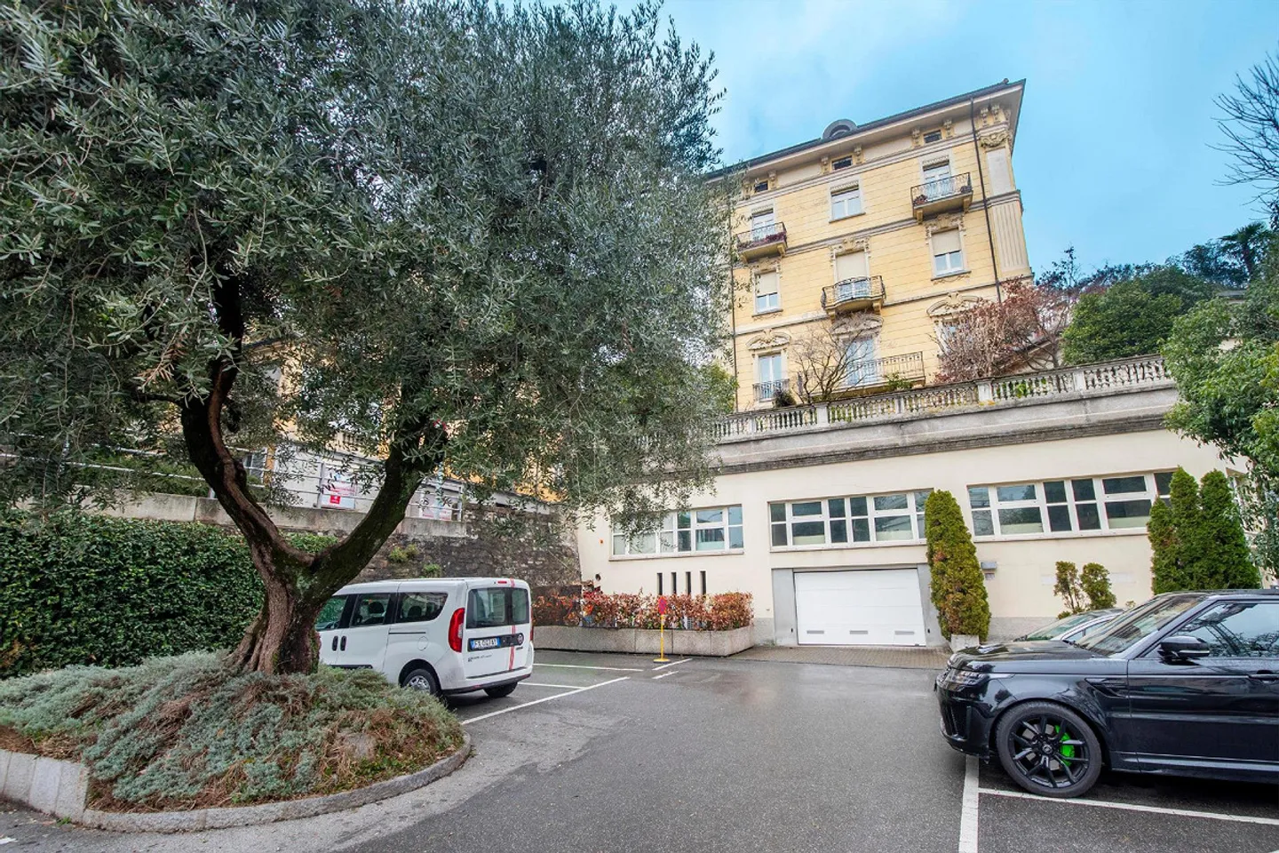 Ufficio Prestigioso con Vista Lago - Foto 1 di 12