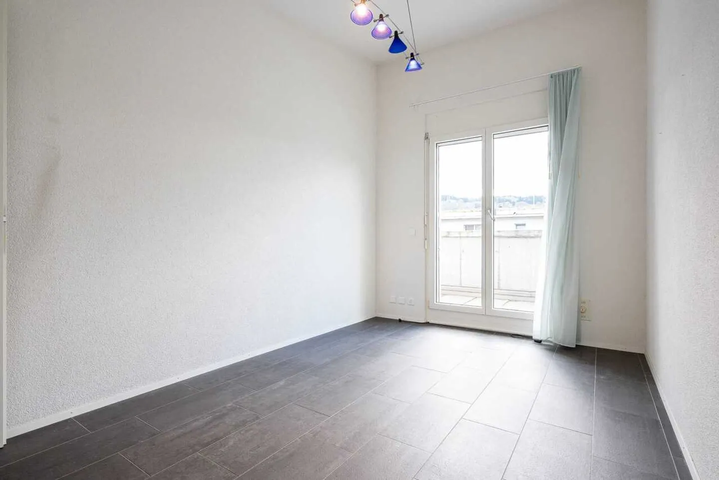 Bright 4.5-room attic apartment with terrace in Boll/Vechigen for rent - Photo 10 of 13