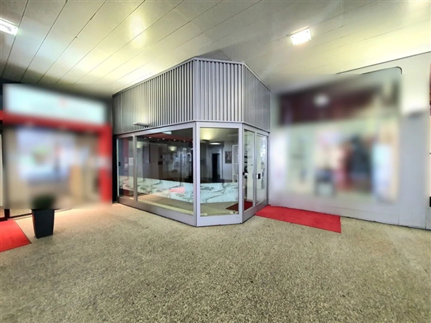 Attractive commercial space in a highly frequented central location in Sursee - Photo 1 of 9