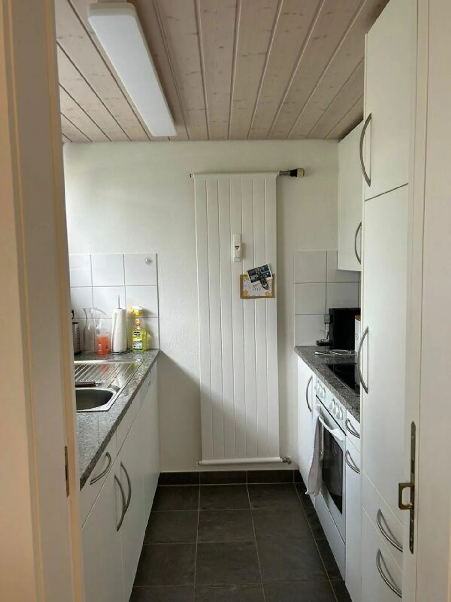 geräumige 2.5 Zimmerwohnung mit Aussicht - Foto 2 von 8
