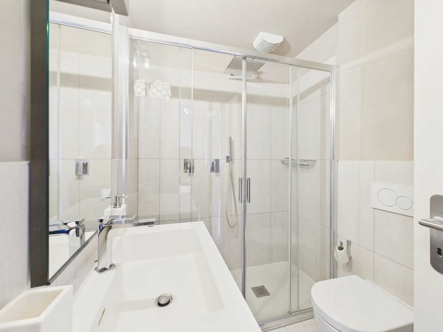 Elegant one-room apartment with lake view in Paradiso renovated - Photo 10 of 12