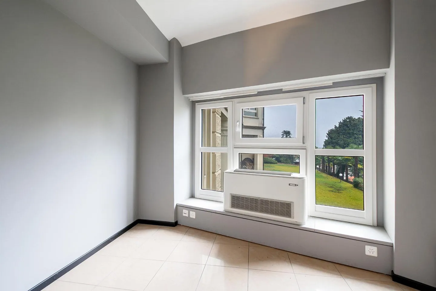 Ufficio Prestigioso con Vista Lago - Foto 10 di 12