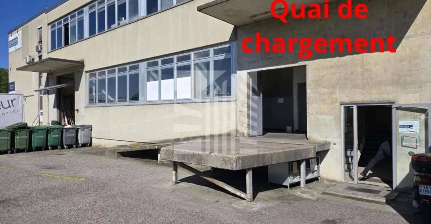Espace Commercial Spacieux à Ecublens - Photo 2 sur 12