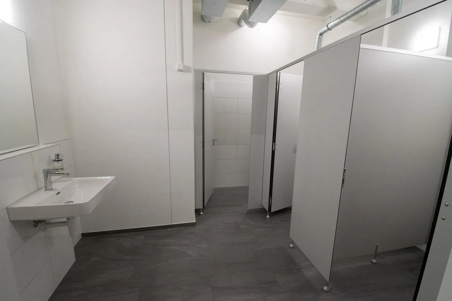 Gewerbe (Dienstleistung/Produktion) mit Aussicht auf Schloss Thun /... - Foto 11 di 13