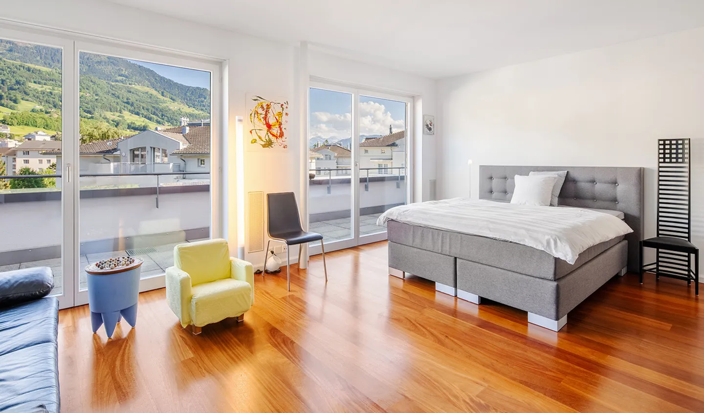 Attico sopra i tetti di Küssnacht - posizione residenziale urbana con vista sul Rigi - Foto 8 di 18