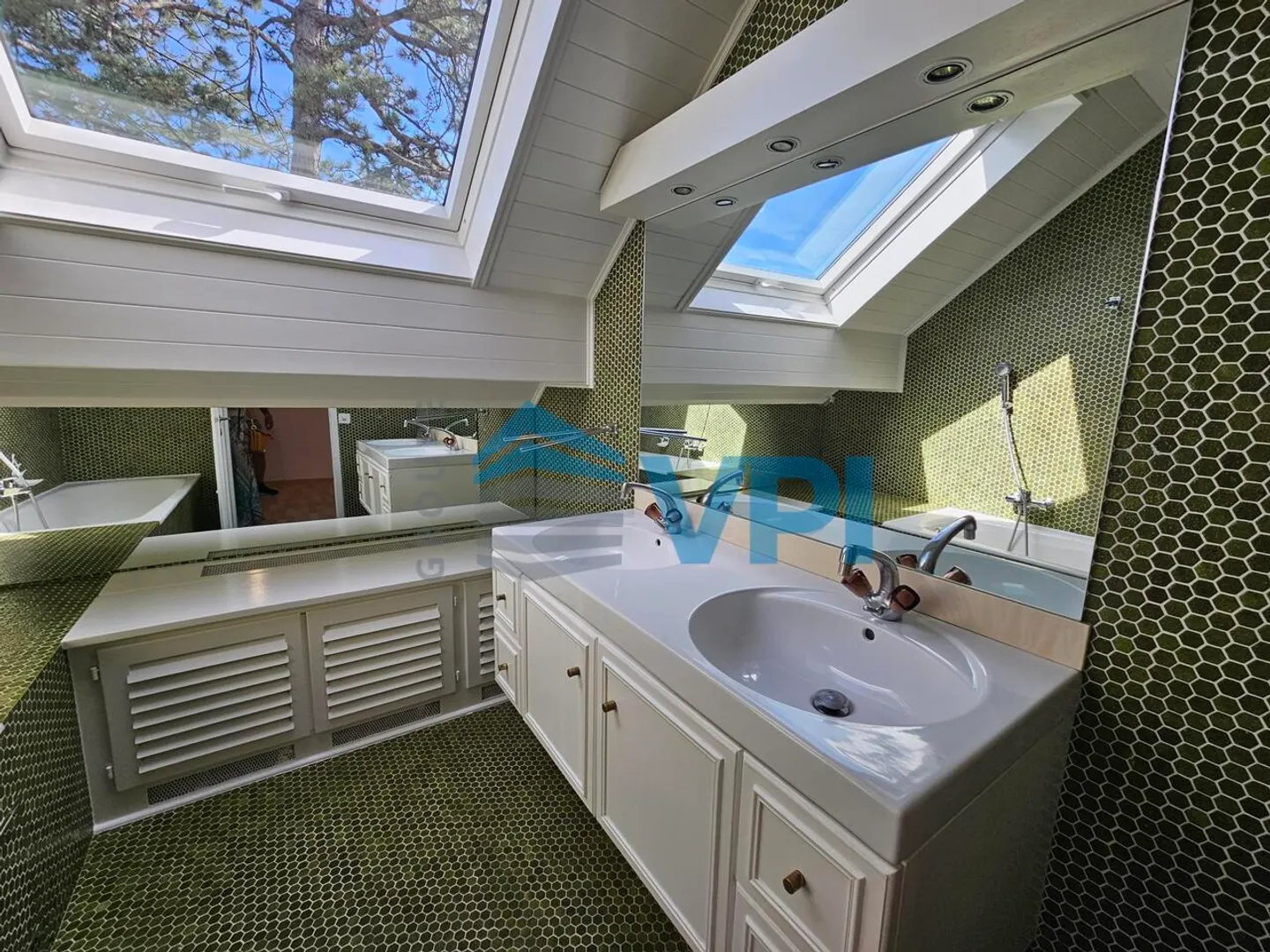 Schöne renovierte Familienvilla mit Pool und Weinbergblick - Sézenove/Bernex - Foto 20 von 24