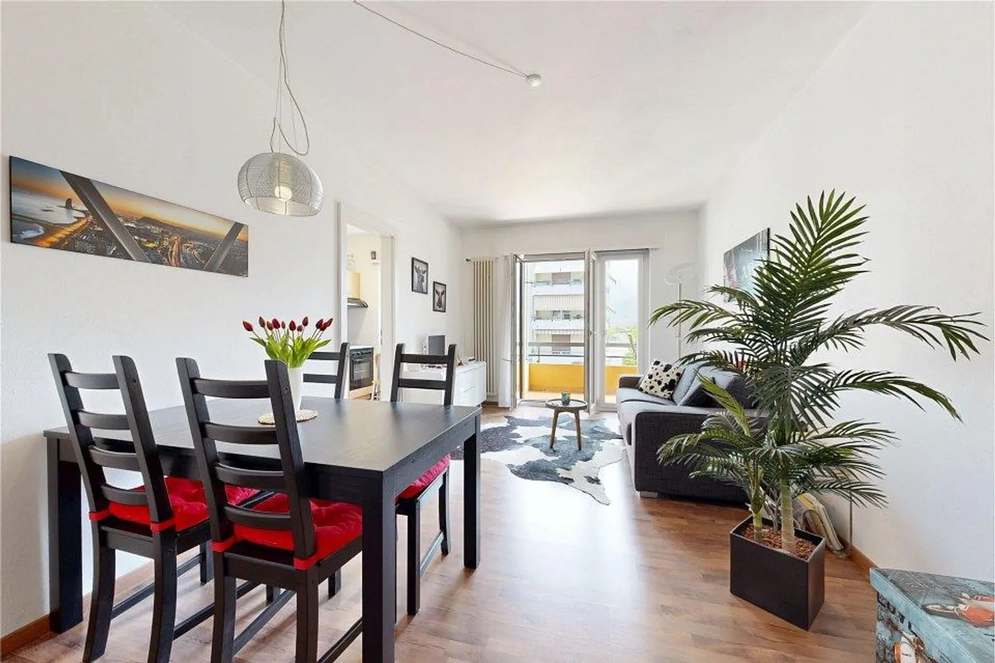 Appartement avec balcon et stationnement - Photo 4 sur 13