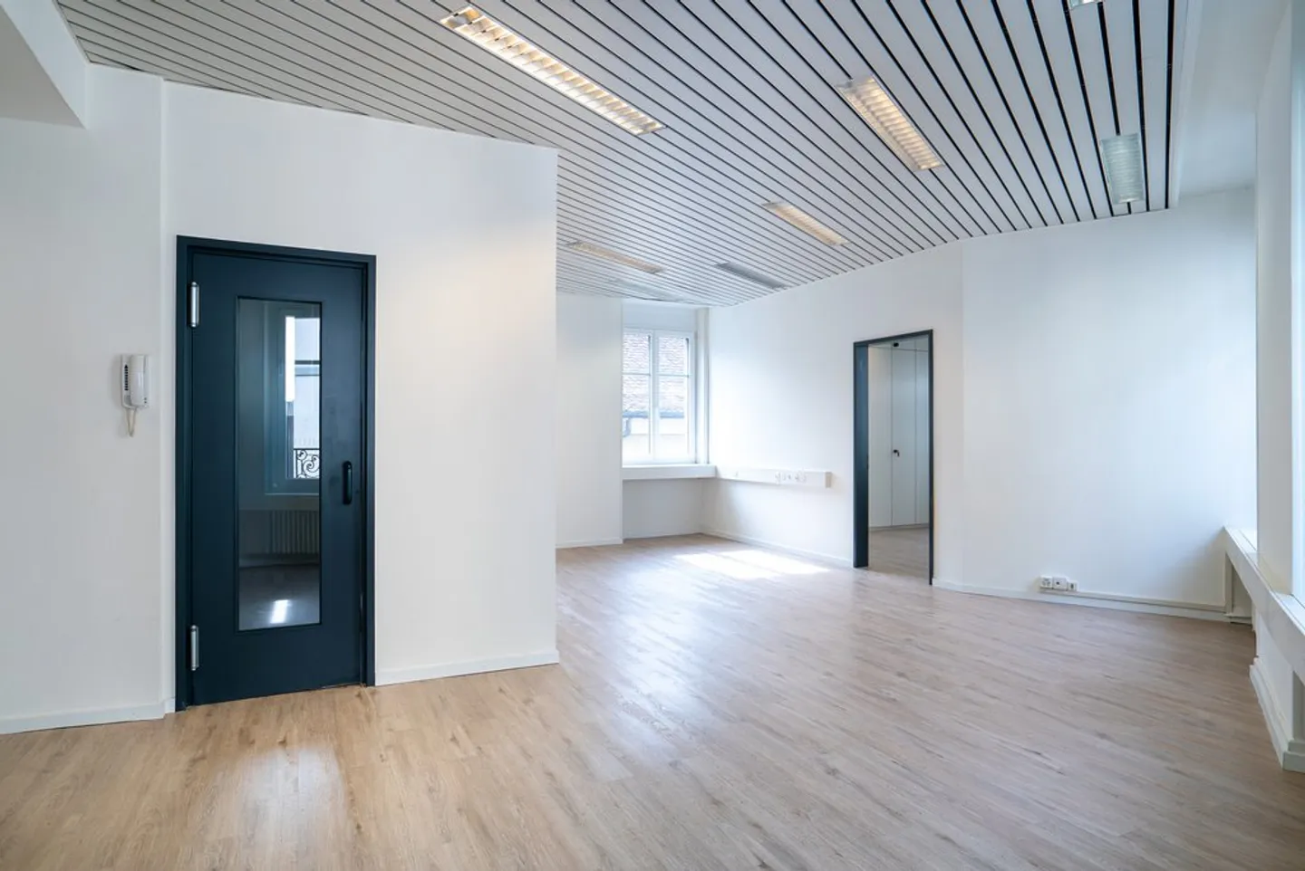 Geräumiges Büro bei St-Laurent - Foto 2 von 11