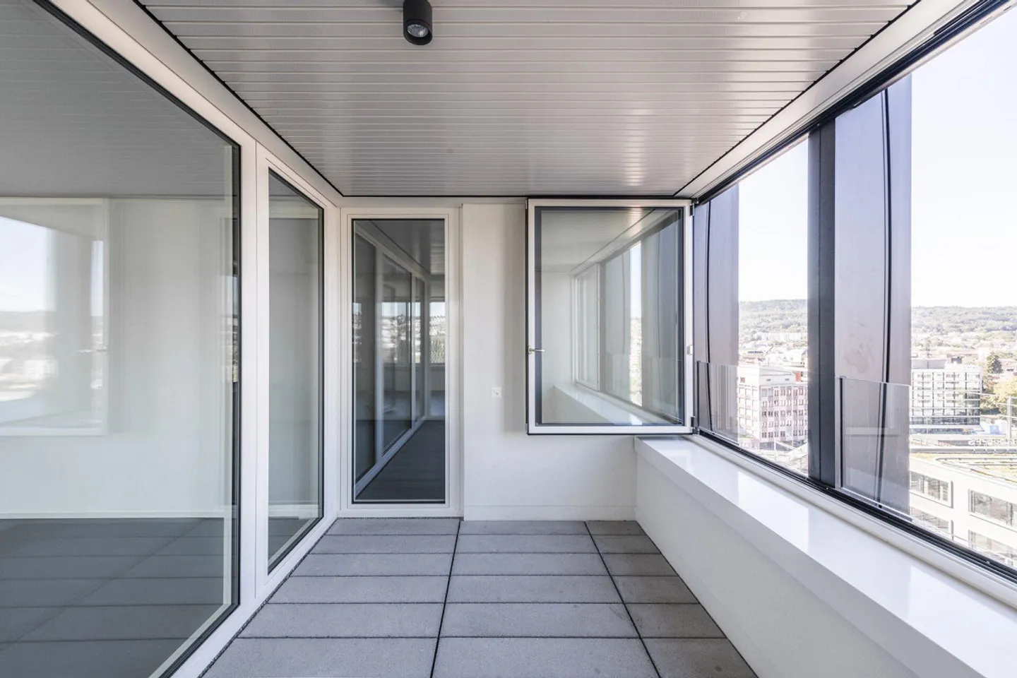 Modern Living with a View Directly at Zurich-Altstetten Station - Photo 2 of 4