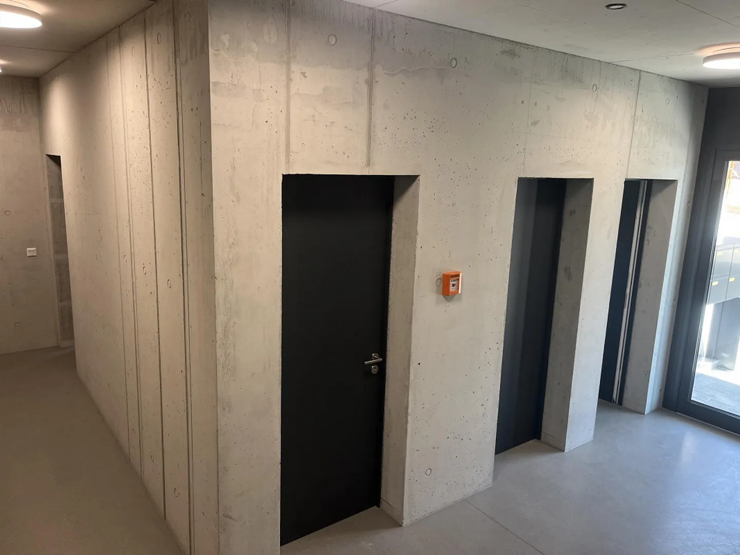 Espace commercial / de stockage - Photo 2 sur 6