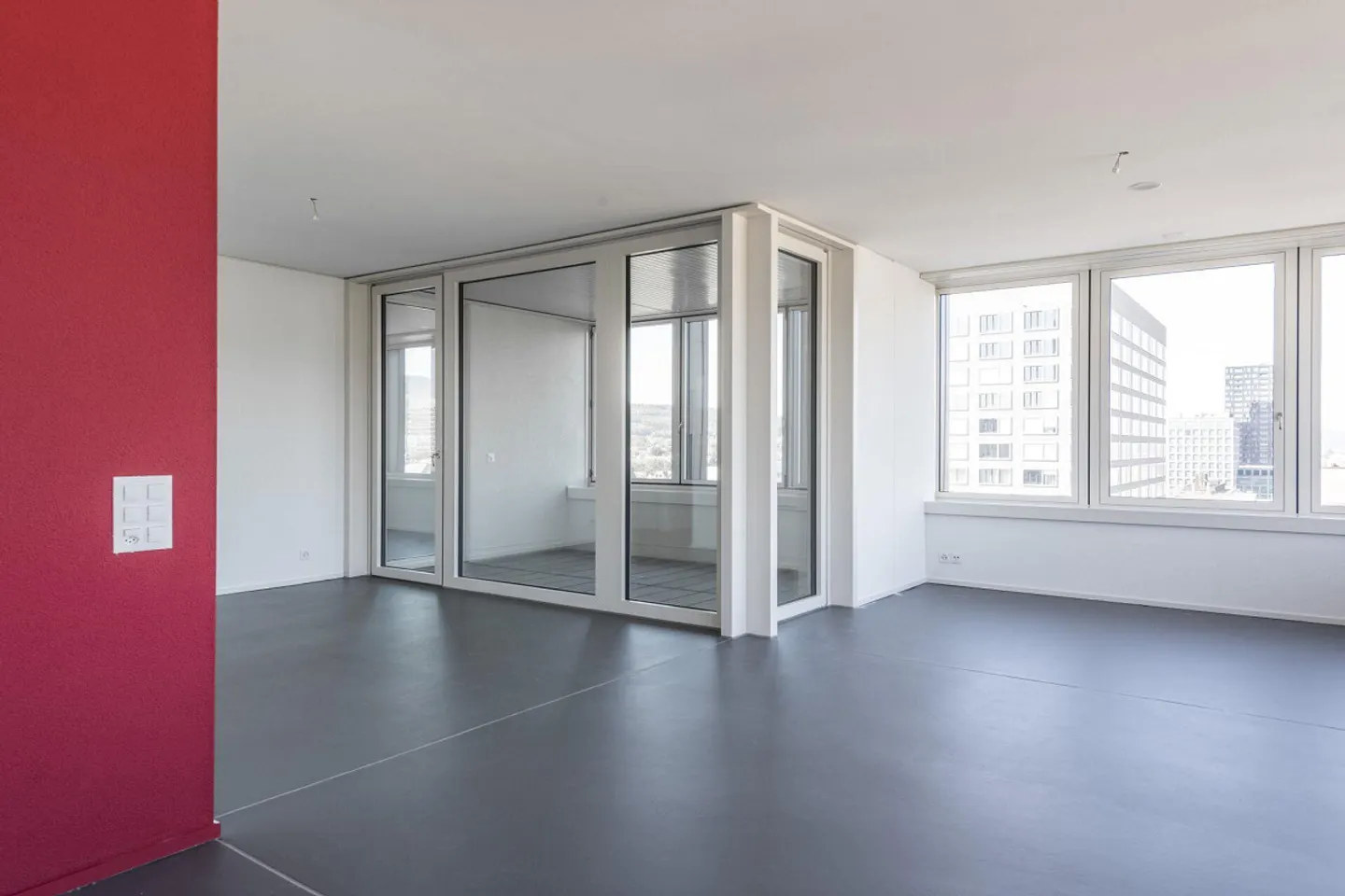Modern Living with a View Directly at Zurich-Altstetten Station - Photo 4 of 4