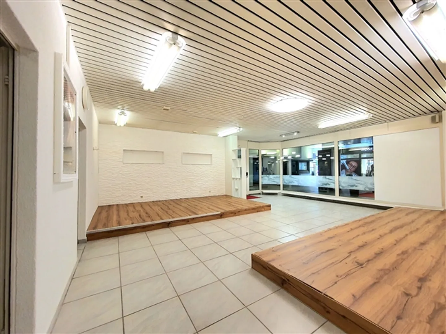 Attractive commercial space in a highly frequented central location in Sursee - Photo 5 of 9
