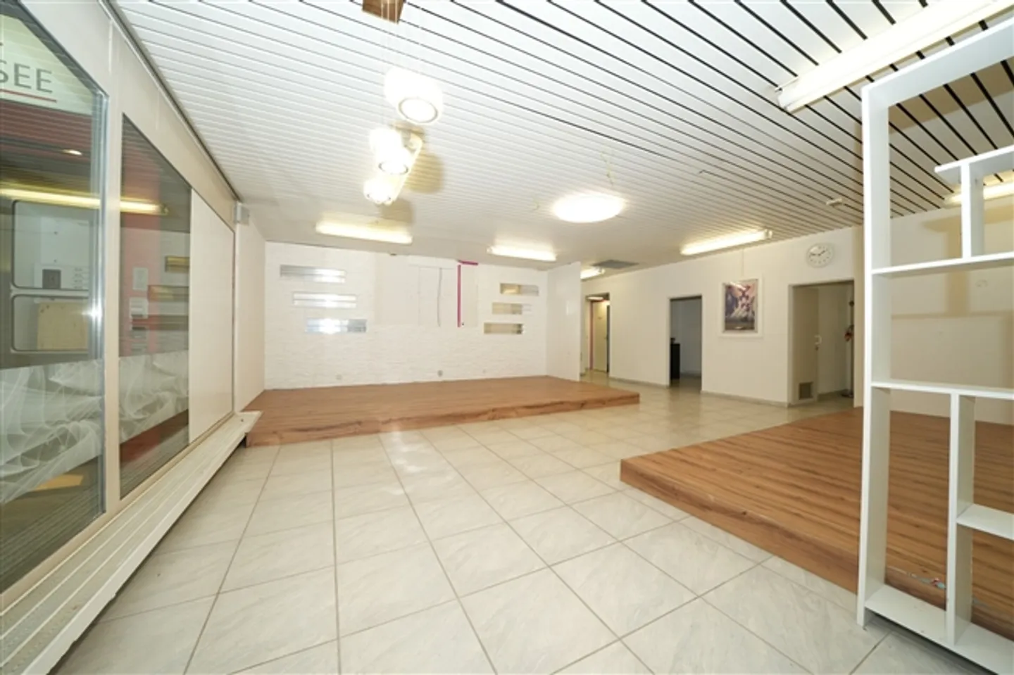 Attractive commercial space in a highly frequented central location in Sursee - Photo 6 of 9