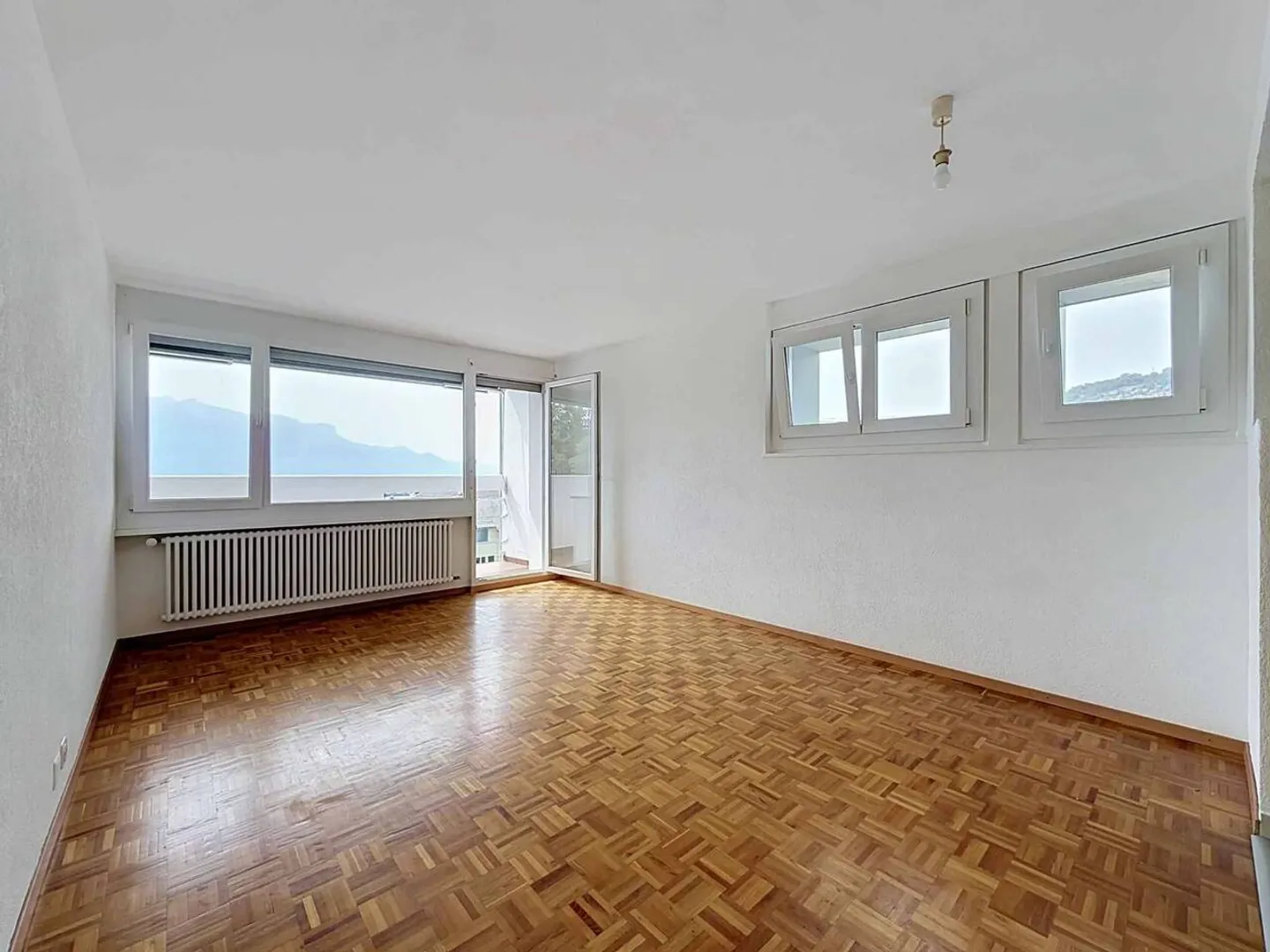 Helle 4,5-Zimmer-Wohnung mit Panoramablick - Foto 3 von 10