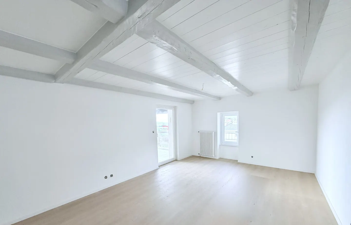 Appartement rénové avec terrasse - Photo 1 sur 8