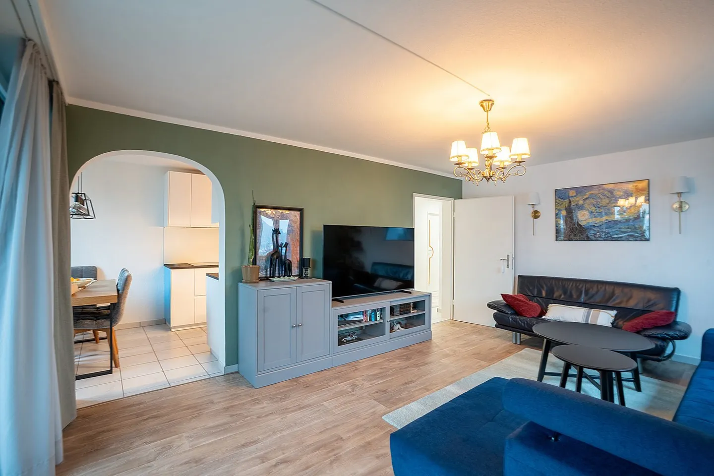 Appartamento ristrutturato e ben curato di 4,5 locali con vista panoramica - Foto 3 di 14