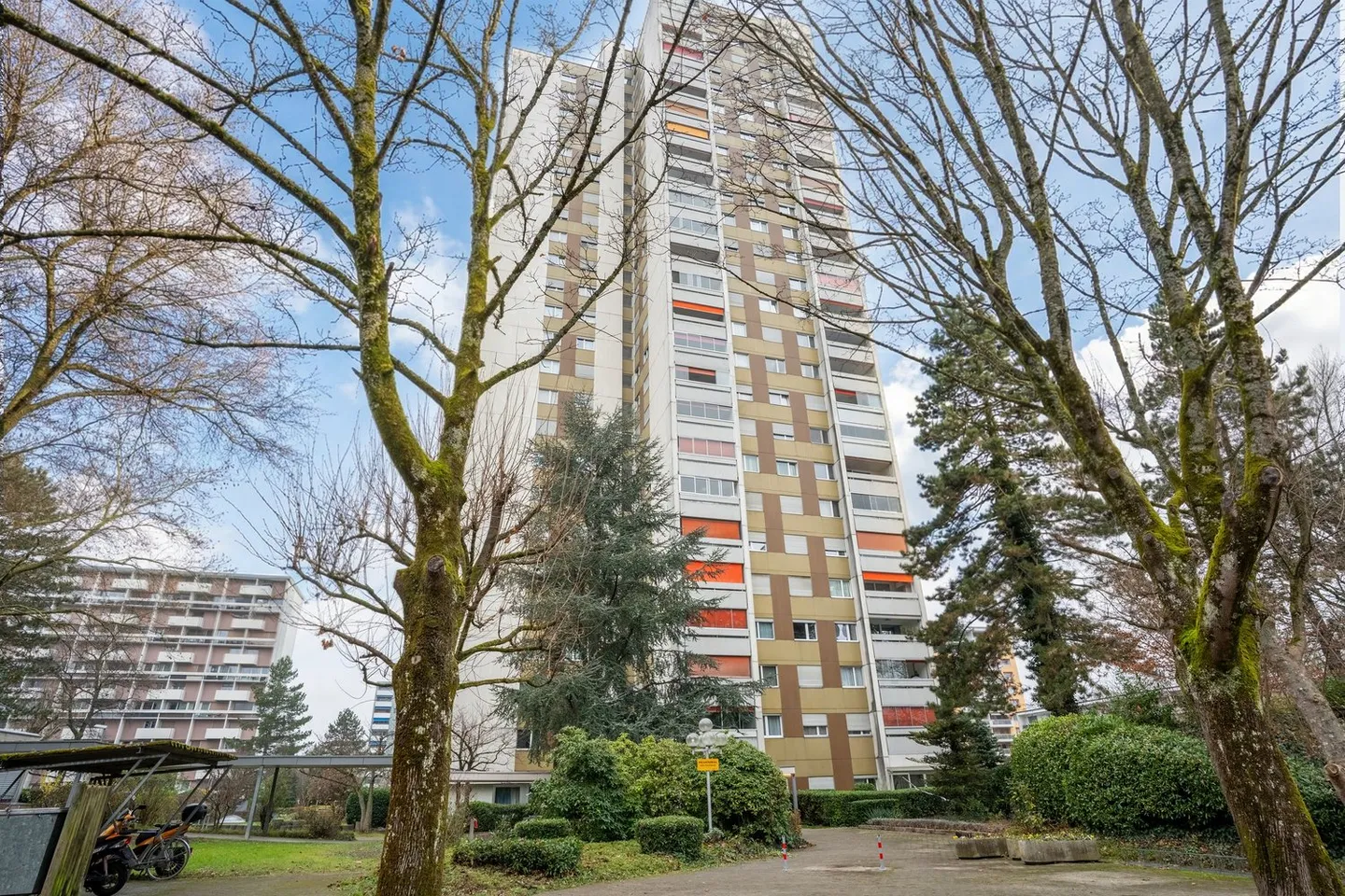 Appartamento ristrutturato e ben curato di 4,5 locali con vista panoramica - Foto 13 di 14