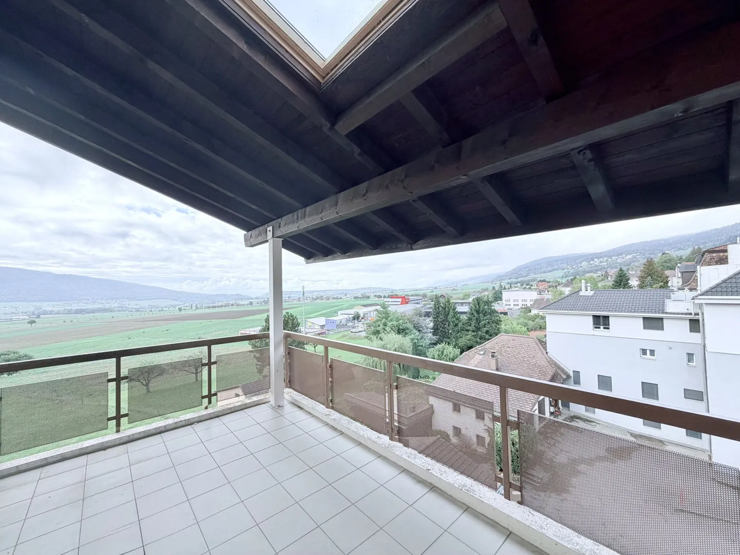 Appartement rénové avec terrasse - Photo 8 sur 8