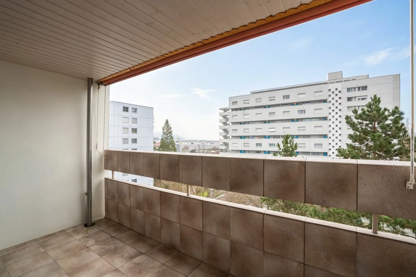 Appartamento ristrutturato e ben curato di 4,5 locali con vista panoramica - Foto 11 di 14