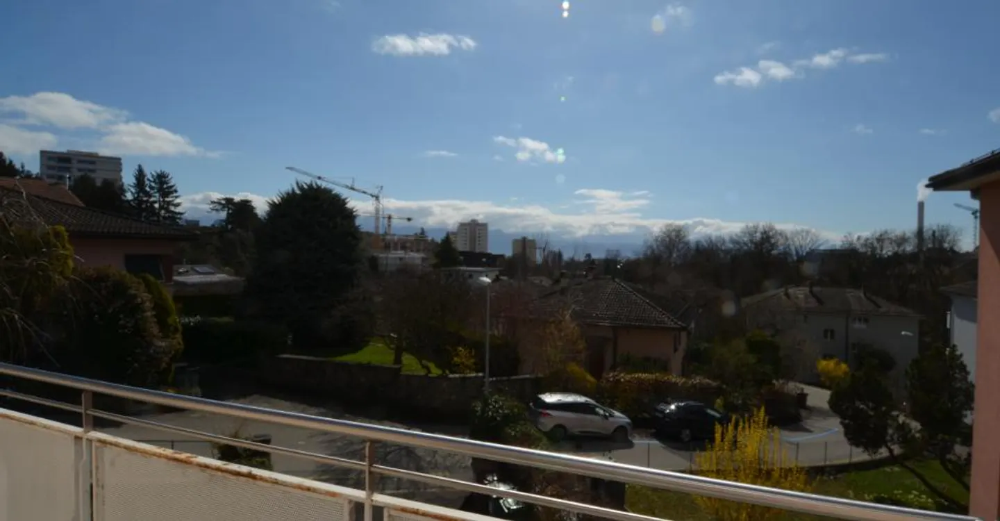 Helle und geräumige 5,5 Zimmer mit großem Balkon, nahe den Annehmlichkeiten - Foto 11 von 14