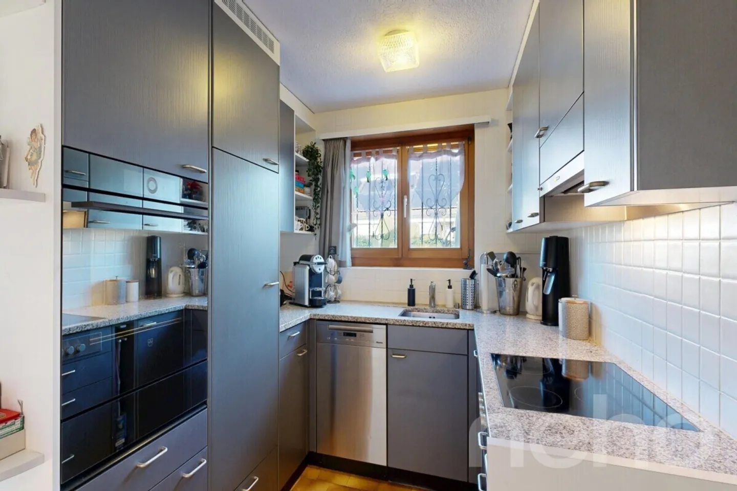 Well-kept home in a quiet family neighborhood - Photo 4 of 13