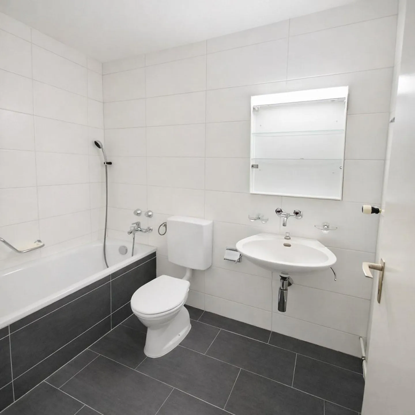 In Ruhe leben, nur wenige Schritte vom Zentrum entfernt - Foto 5 von 7