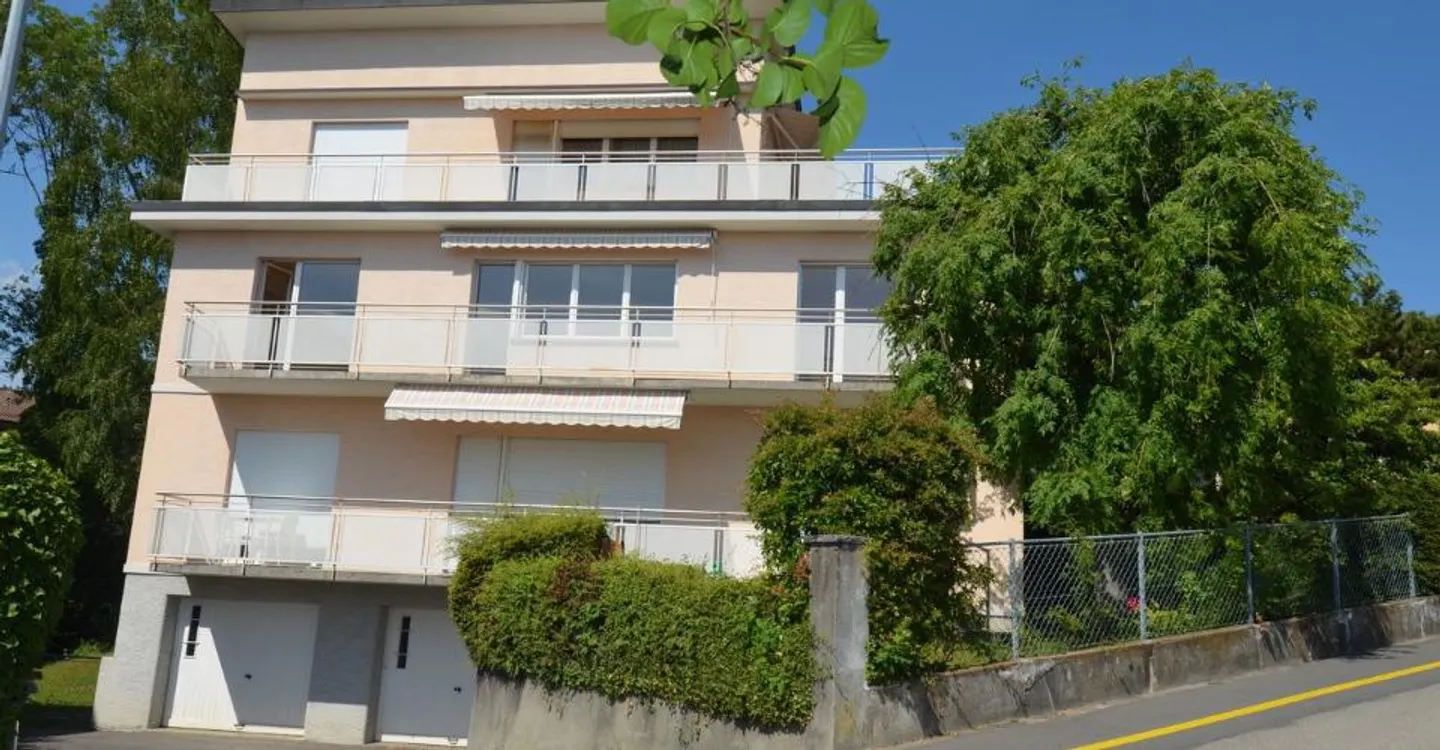 Helle und geräumige 5,5 Zimmer mit großem Balkon, nahe den Annehmlichkeiten - Foto 13 von 14