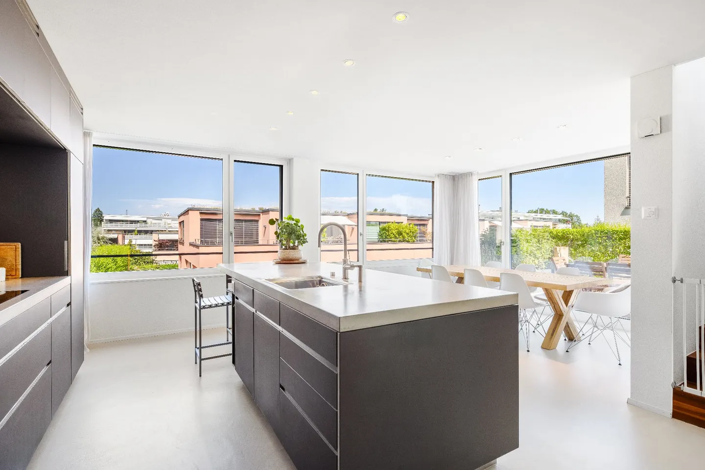 Maison familiale de coin de 6,5 pièces - Photo 2 sur 8