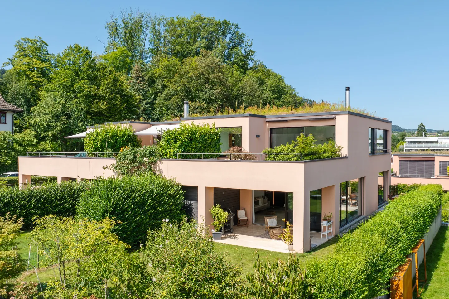 Maison familiale de coin de 6,5 pièces - Photo 1 sur 8