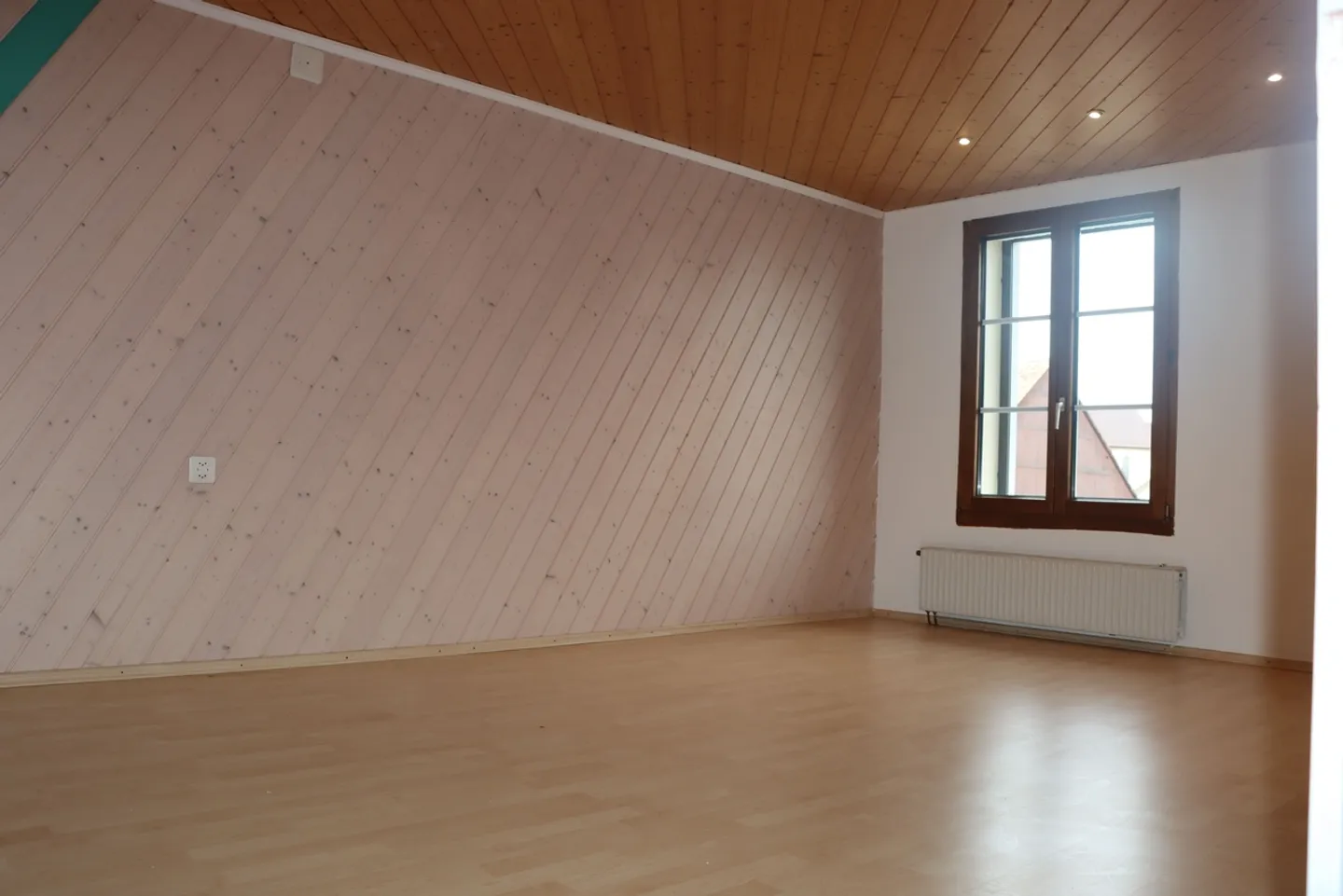 Luminoso appartamento di 5,5 stanze con grande terrazza a Derendingen - Foto 7 di 10