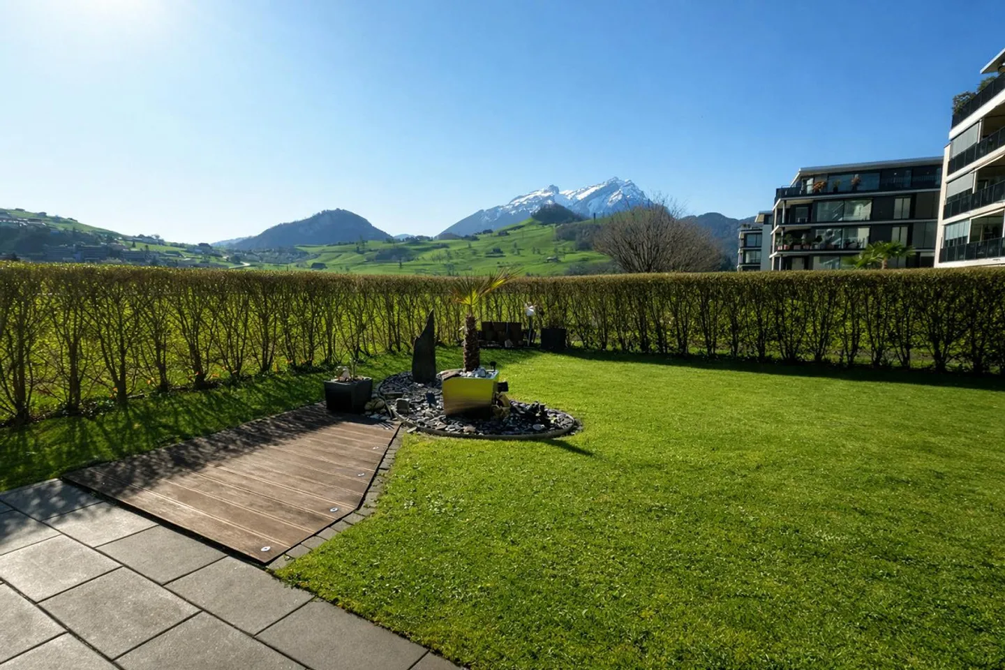4.5-Room Garden Apartment with Conservatory & Mountain View - Photo 1 of 16