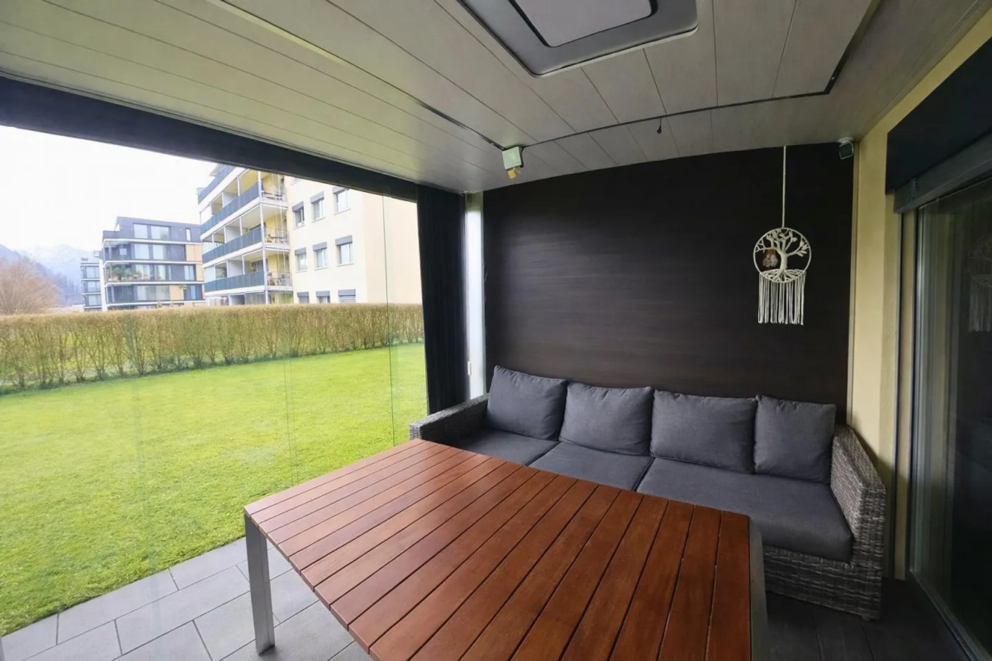 4.5-Room Garden Apartment with Conservatory & Mountain View - Photo 2 of 16