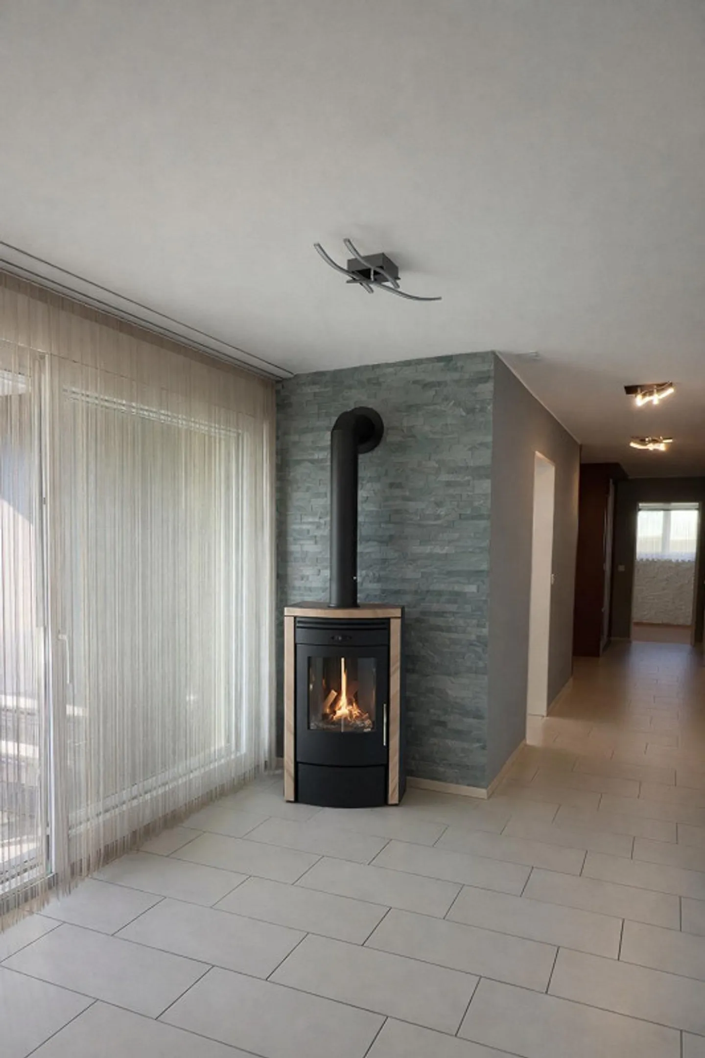 4.5-Room Garden Apartment with Conservatory & Mountain View - Photo 5 of 16