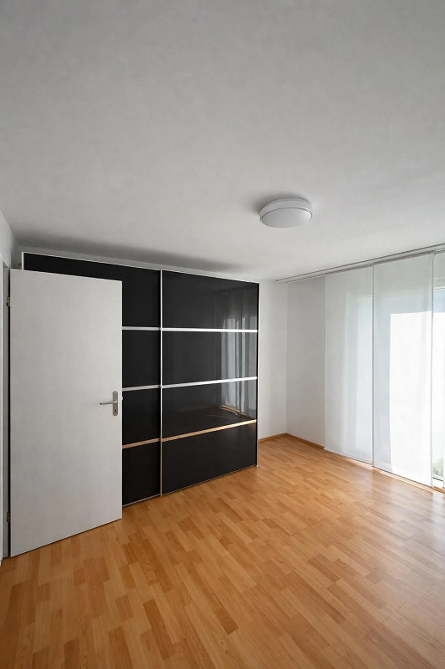 4.5-Room Garden Apartment with Conservatory & Mountain View - Photo 9 of 16