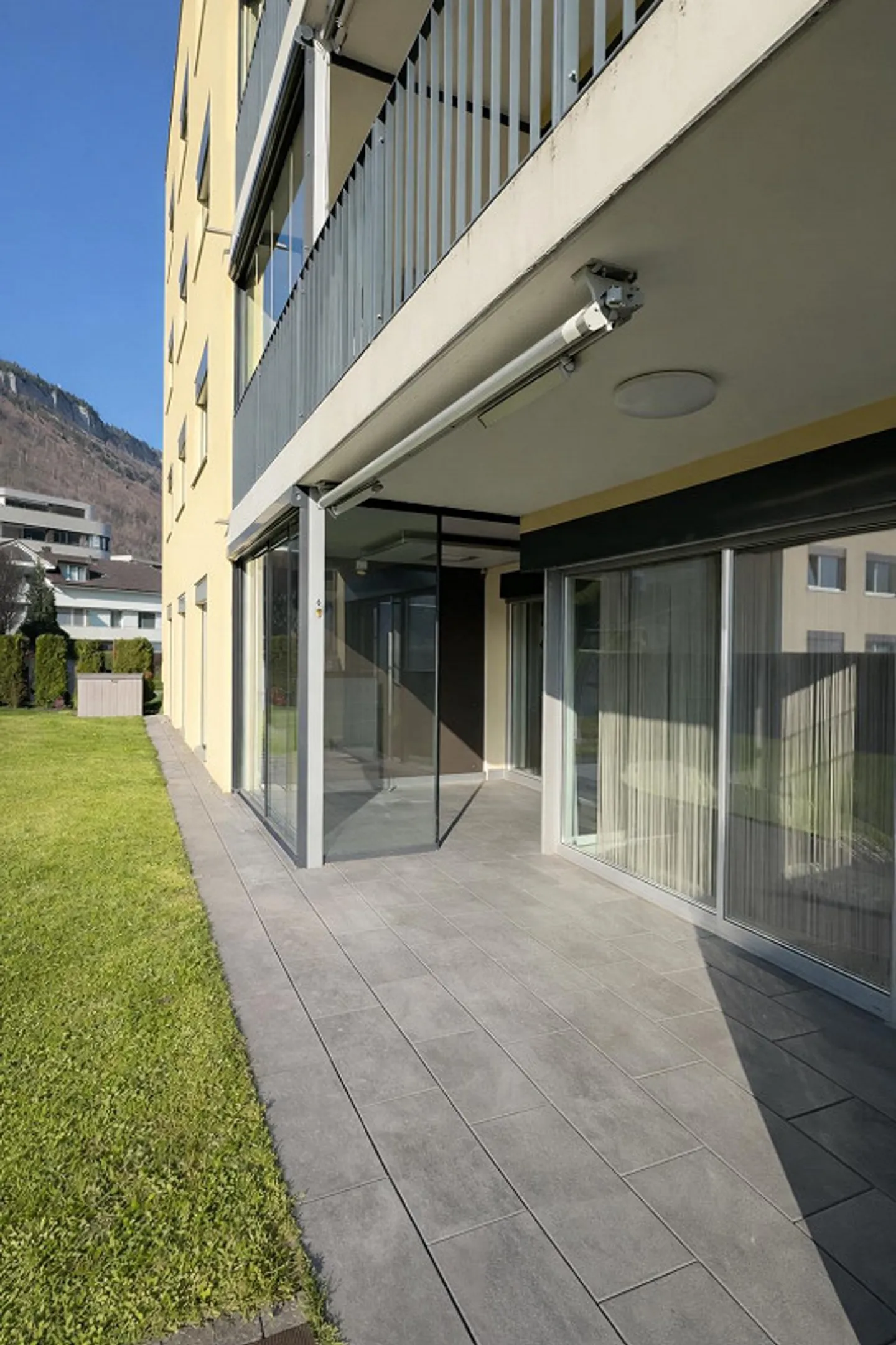 4.5-Room Garden Apartment with Conservatory & Mountain View - Photo 14 of 16