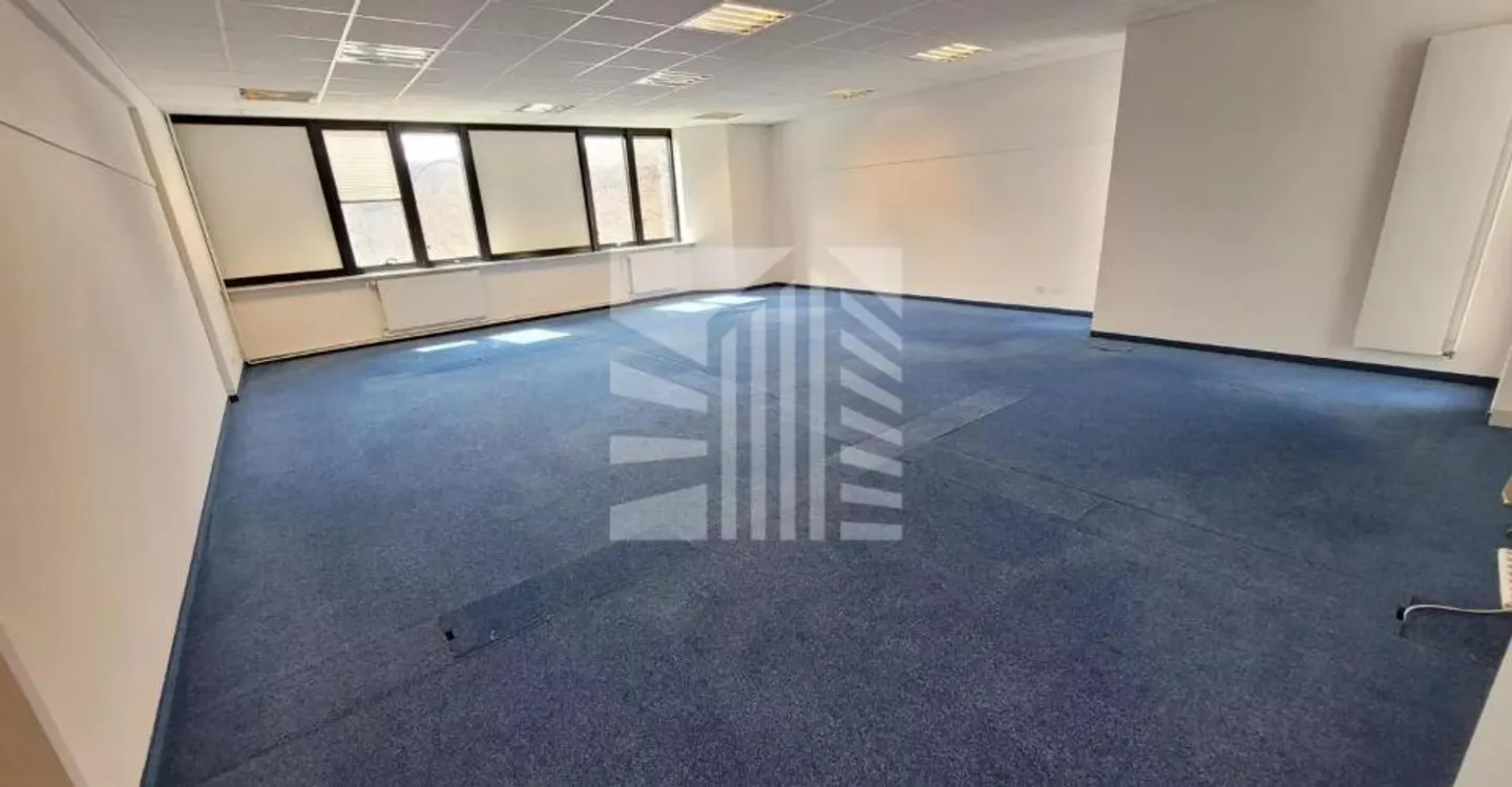 Bright and air-conditioned offices in Renens of 132 m² - Photo 1 of 9