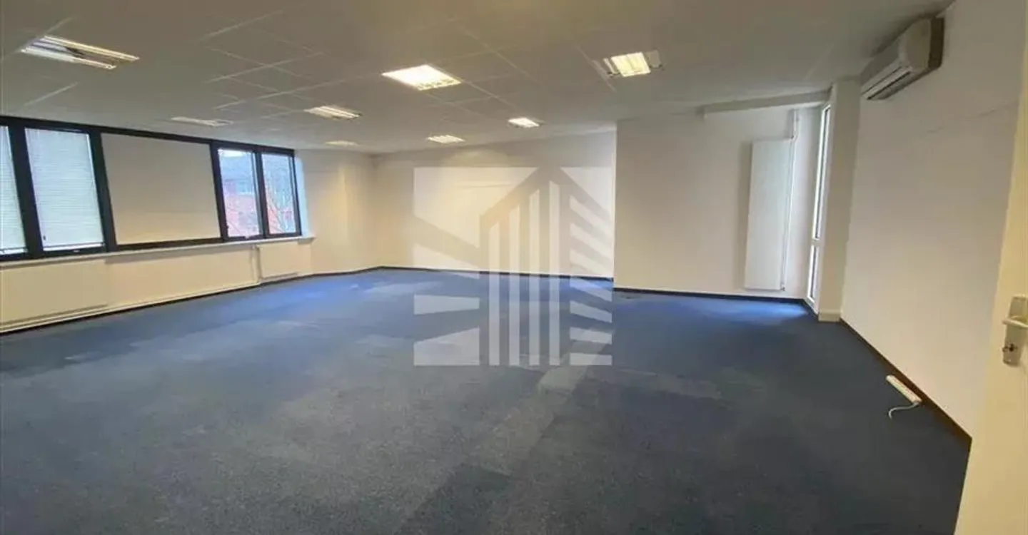 Bright and air-conditioned offices in Renens of 132 m² - Photo 2 of 9