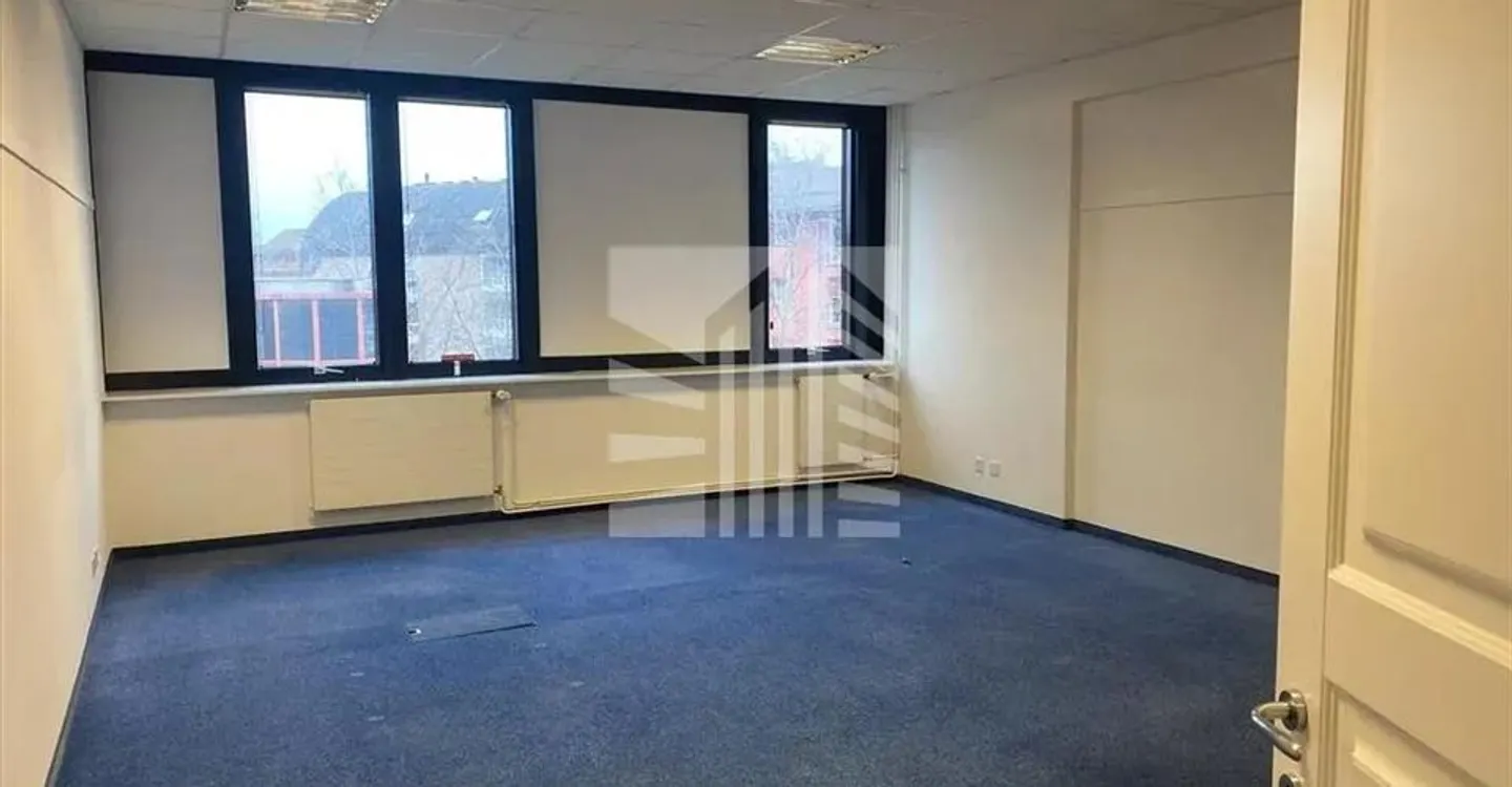Bright and air-conditioned offices in Renens of 132 m² - Photo 3 of 9