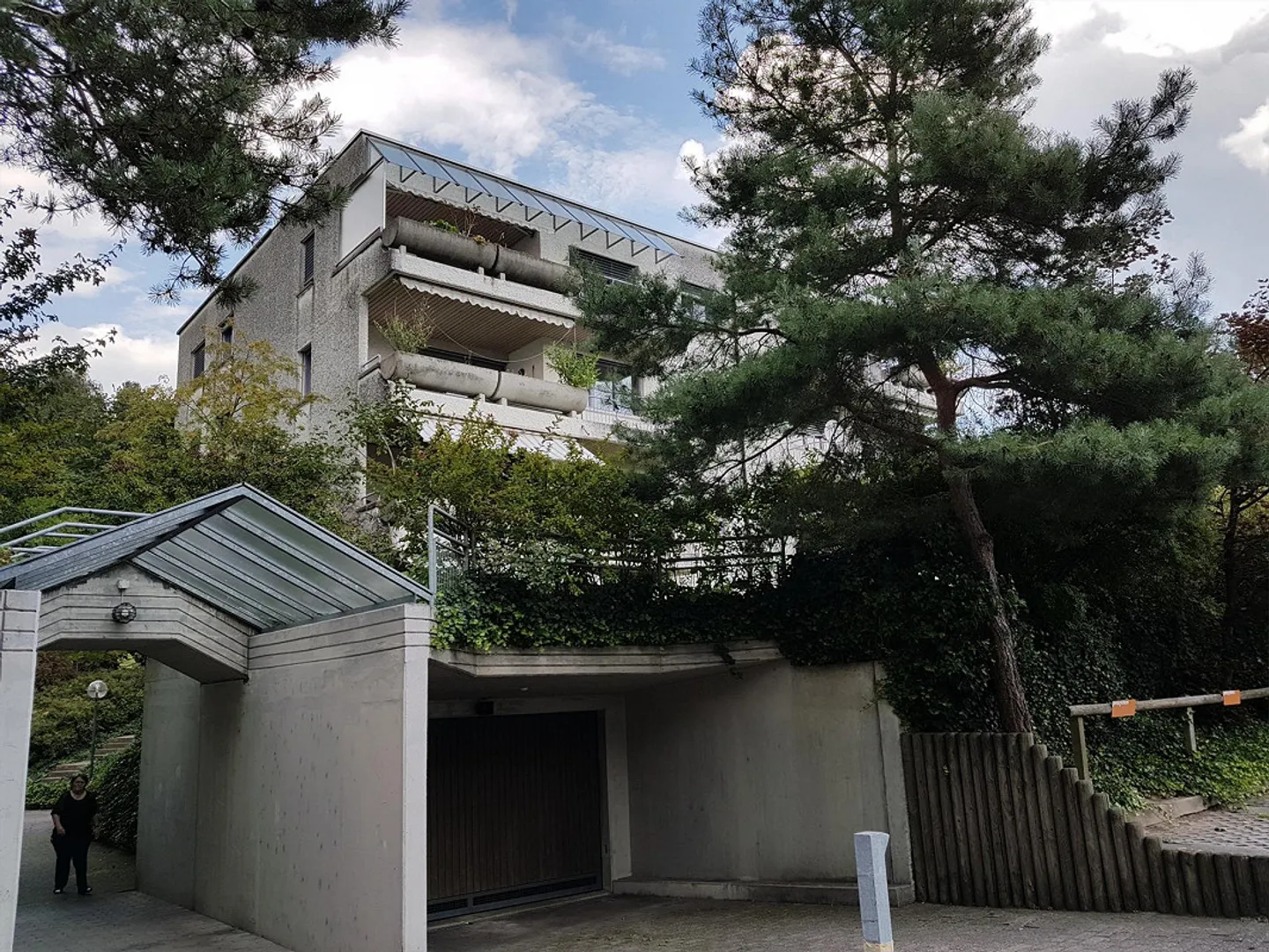 Places de stationnement et de stockage souterrains disponibles - Photo 1 sur 1