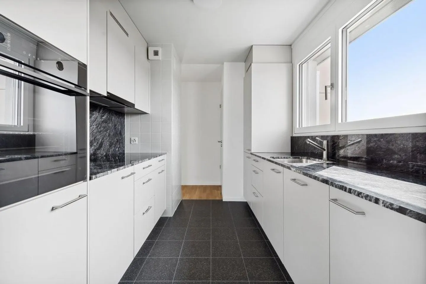 For rent without deposit - Superb renovated apartment - Photo 2 of 5