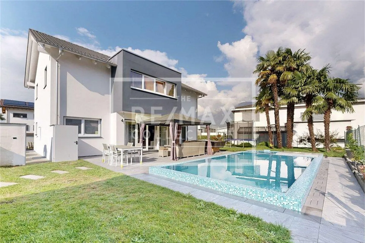 Villa de 6,5 pièces avec piscine - Photo 3 sur 13