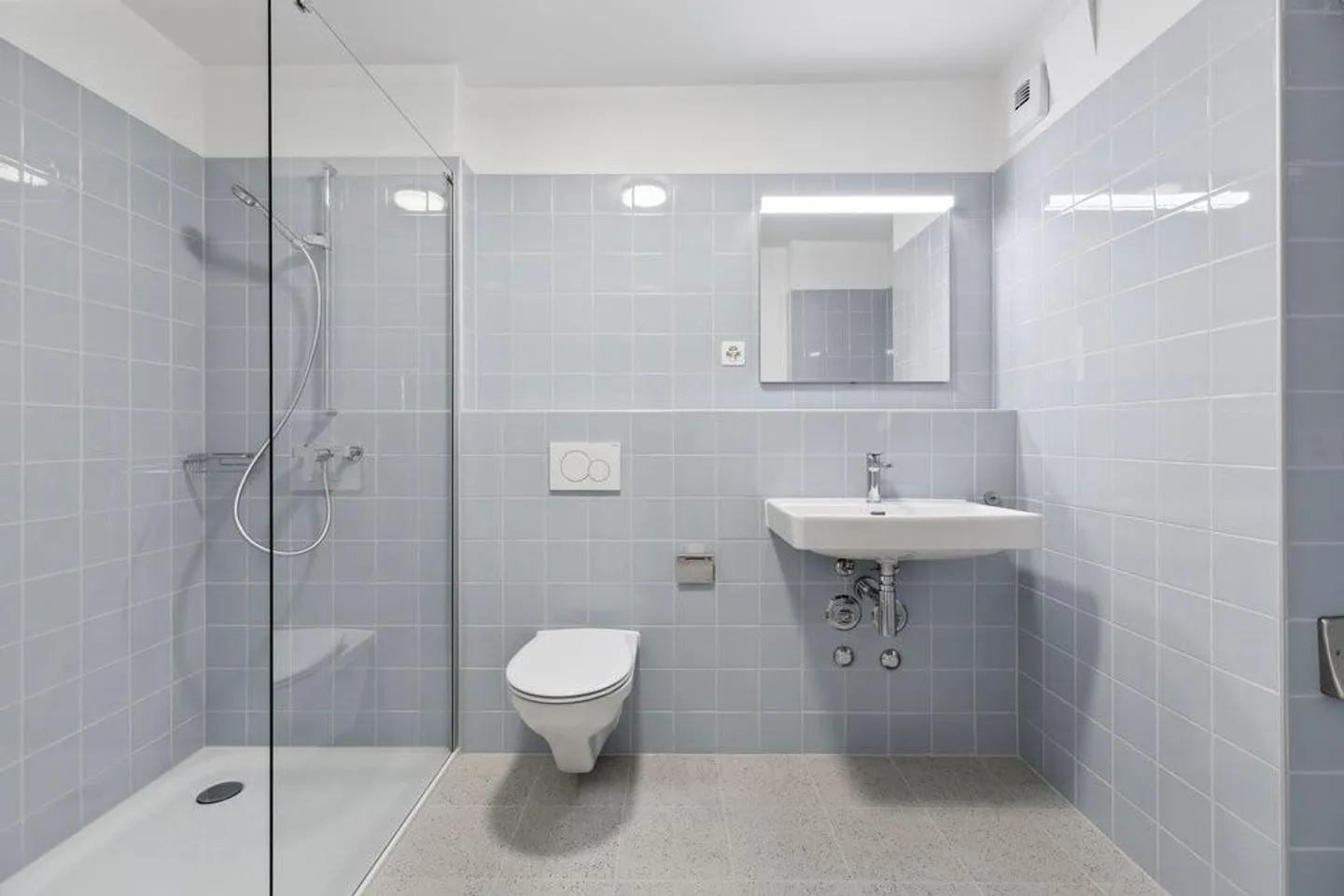 For rent without deposit - Superb renovated apartment - Photo 5 of 5