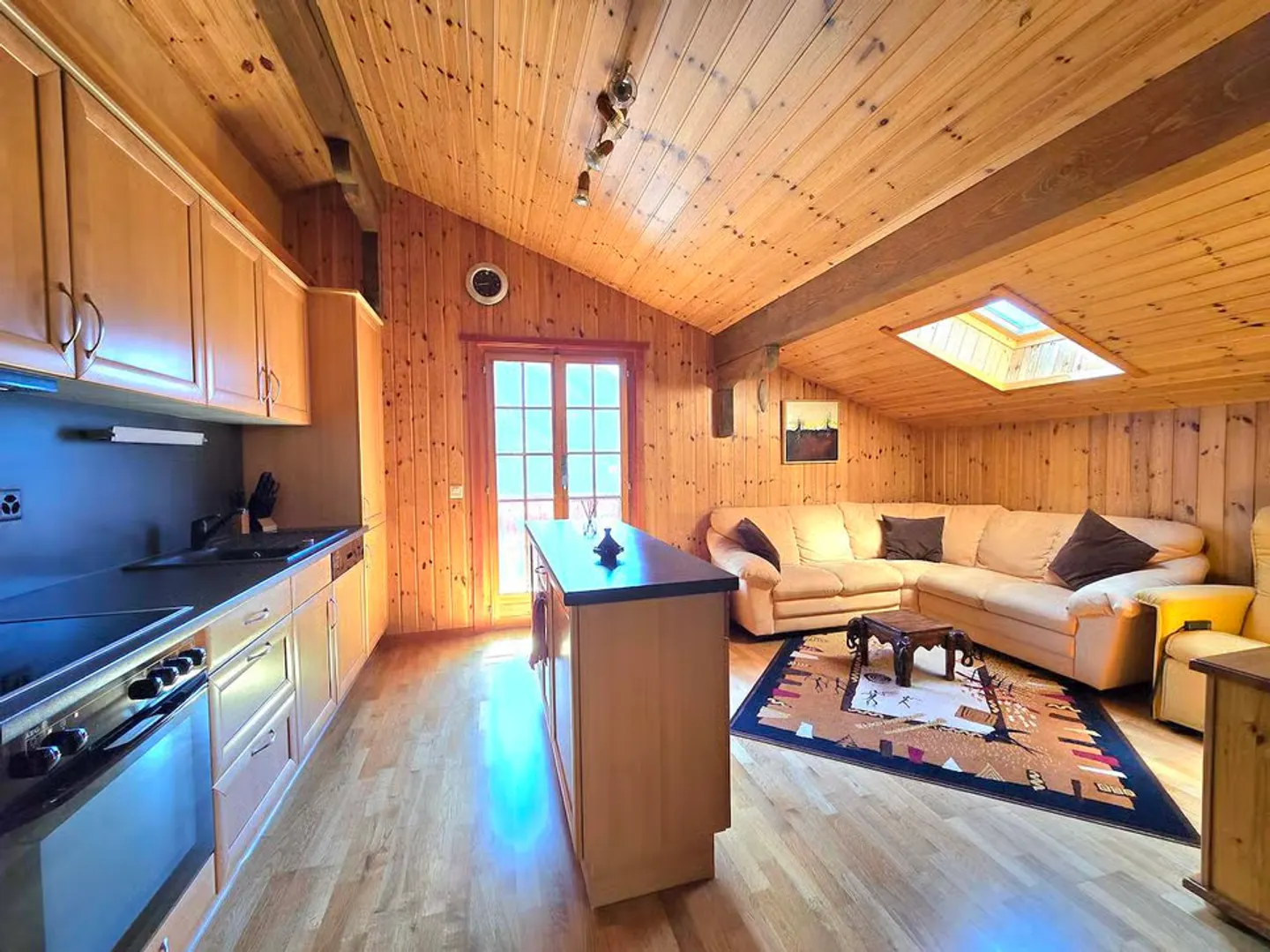 Magnificent family chalet with 2 apartments. Annexes, outdoor space, sun and view, - Photo 6 of 13