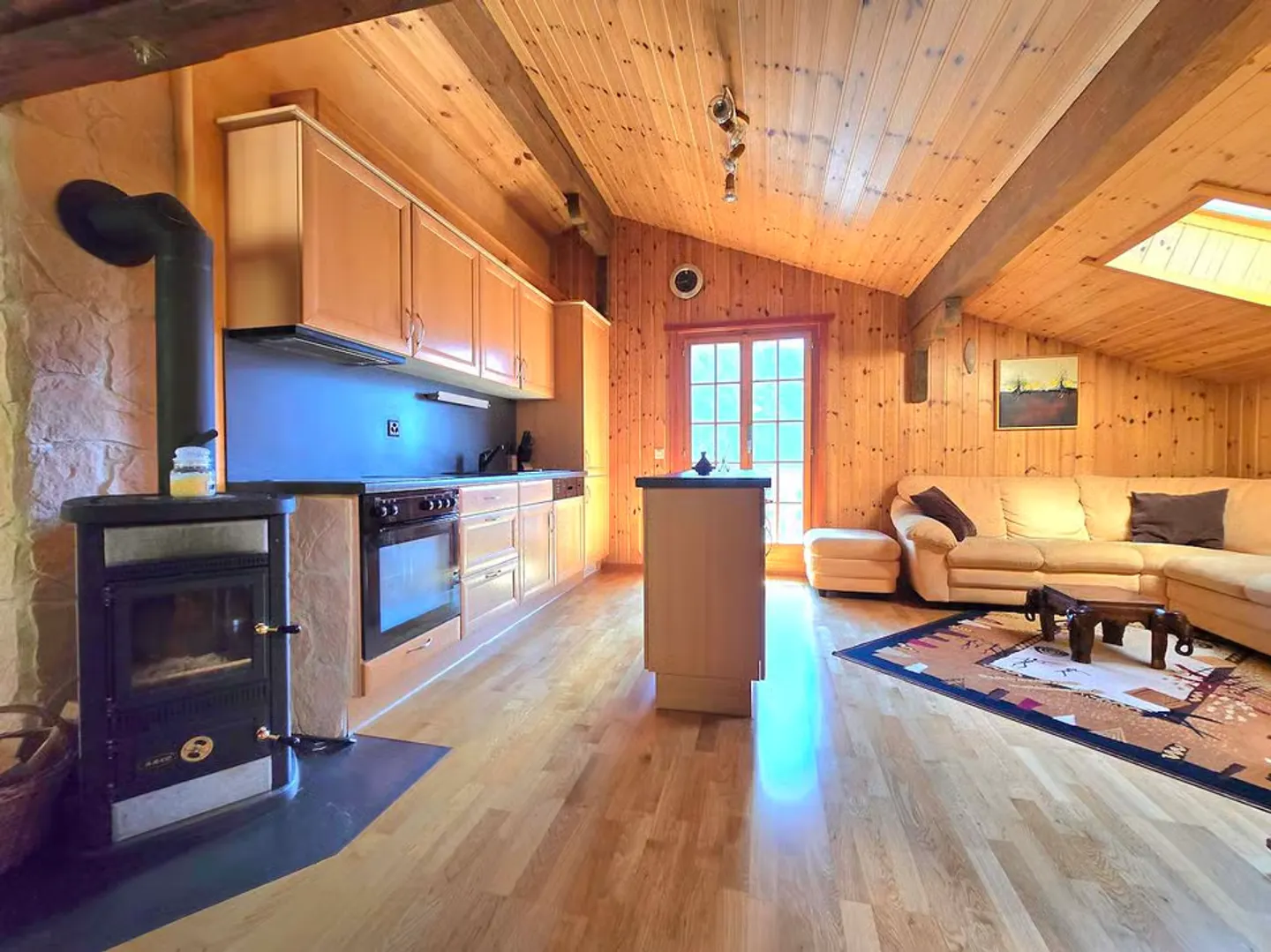 Magnificent family chalet with 2 apartments. Annexes, outdoor space, sun and view, - Photo 8 of 13
