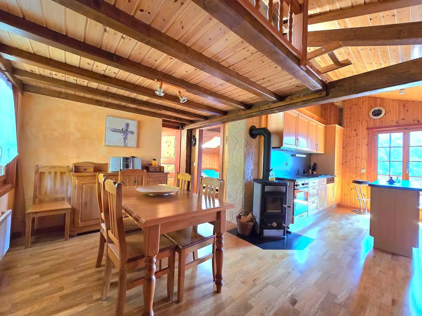 Magnificent family chalet with 2 apartments. Annexes, outdoor space, sun and view, - Photo 10 of 13