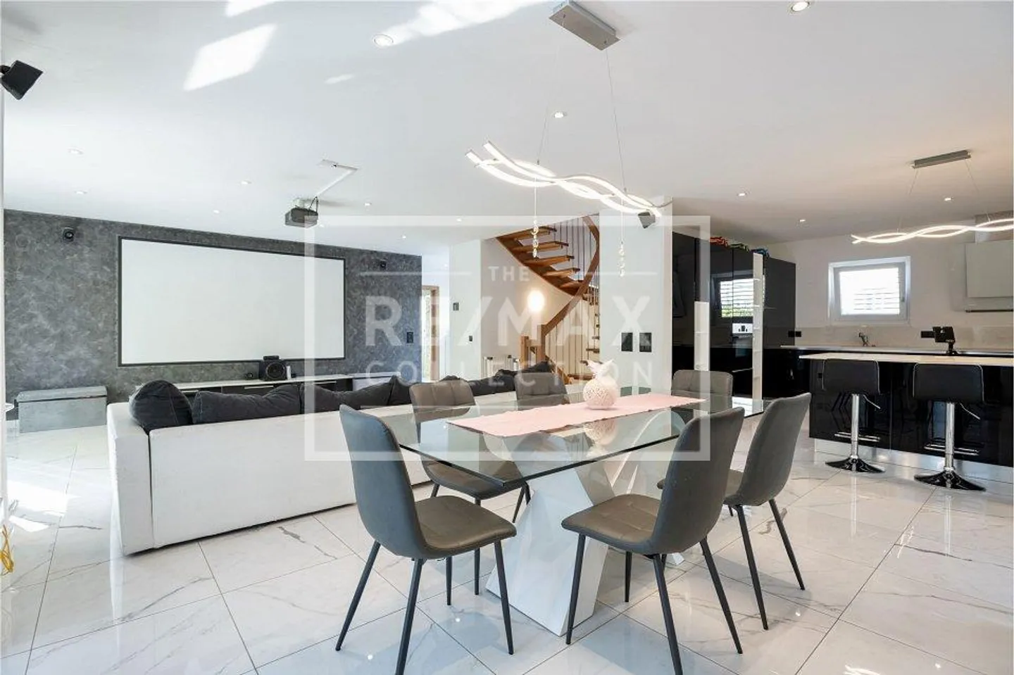 Villa de 6,5 pièces avec piscine - Photo 5 sur 13